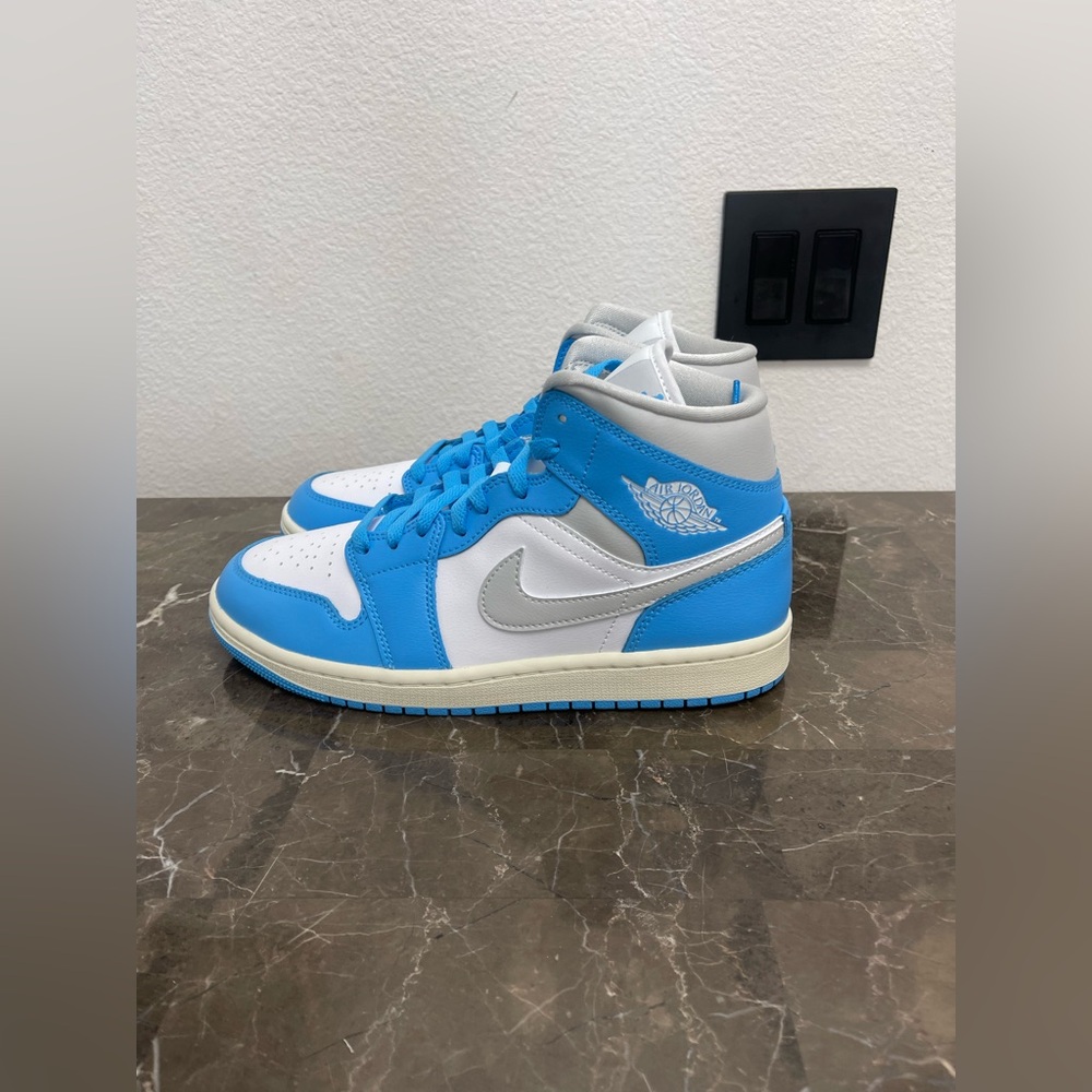 Air Jordan 1 Mid "Dark Powder Blue/White/Sail/Neutral Grey/Women's Size 9